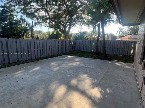 20610 NE 7th Ct, Miami FL 33179