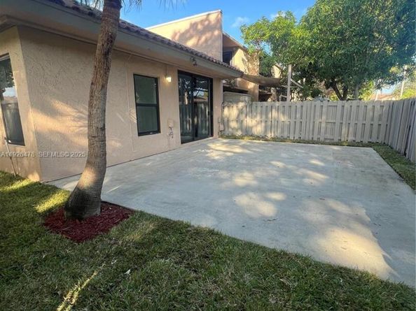 20610 NE 7th Ct, Miami FL 33179