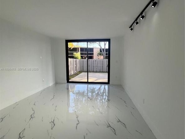 20610 NE 7th Ct, Miami FL 33179