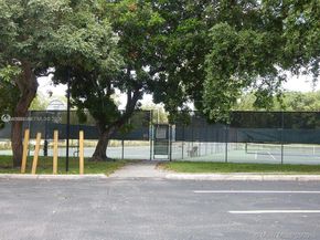 1701 Whitehall Dr 403, Davie FL 33324