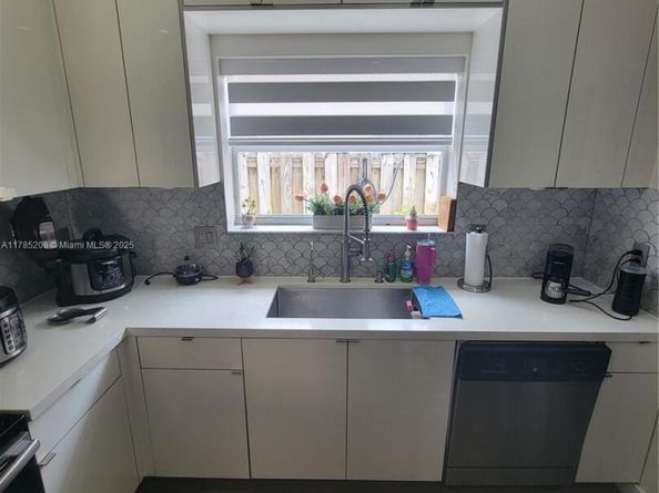 405 NE 25th Ter, Homestead FL 33033