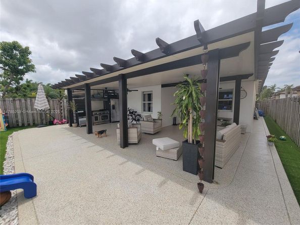 405 NE 25th Ter, Homestead FL 33033