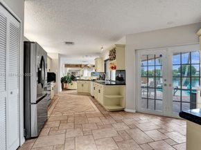 9530 NW 16th St, Plantation FL 33322