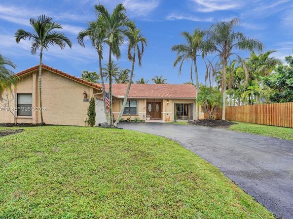 9530 NW 16th St, Plantation FL 33322