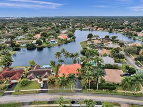 9530 NW 16th St, Plantation FL 33322