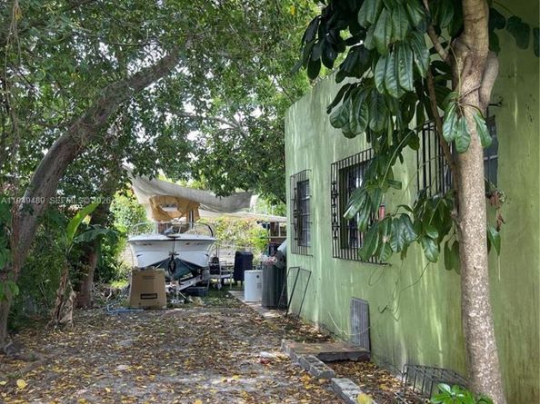 1120 NW 31st St, Miami FL 33127