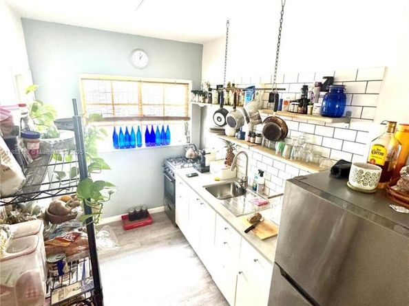 330 74th St 15, Miami Beach FL 33141