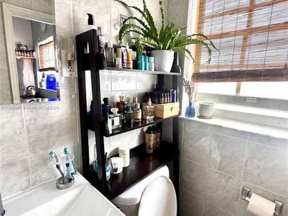 330 74th St 15, Miami Beach FL 33141