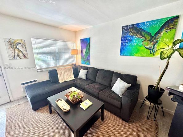 330 74th St 15, Miami Beach FL 33141