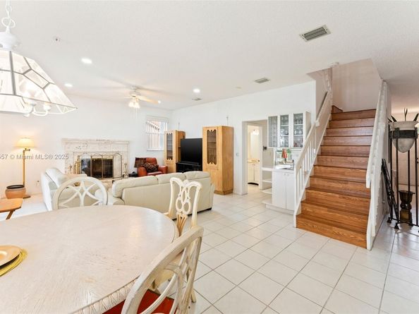 1008 NW 180th Ave, Pembroke Pines FL 33029