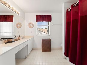 1008 NW 180th Ave, Pembroke Pines FL 33029