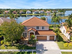 1008 NW 180th Ave, Pembroke Pines FL 33029