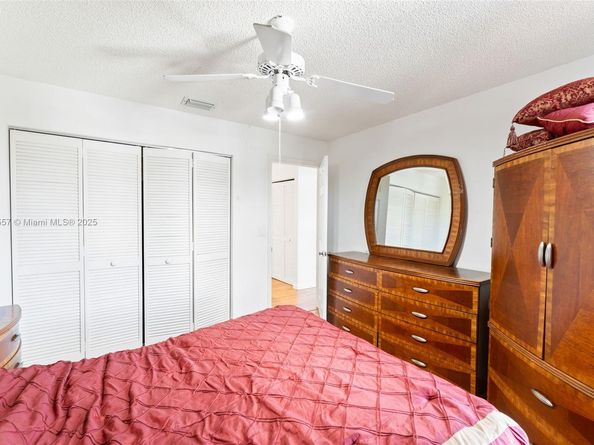 1008 NW 180th Ave, Pembroke Pines FL 33029