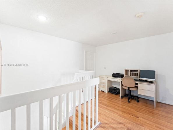 1008 NW 180th Ave, Pembroke Pines FL 33029