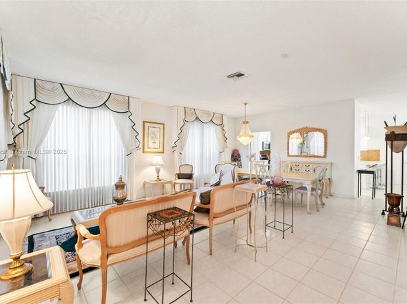 1008 NW 180th Ave, Pembroke Pines FL 33029