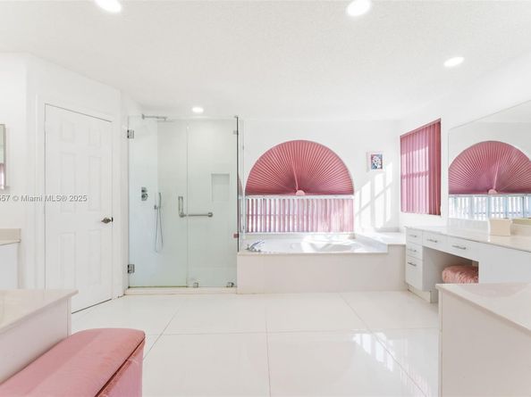 1008 NW 180th Ave, Pembroke Pines FL 33029