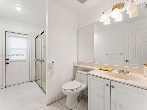 1008 NW 180th Ave, Pembroke Pines FL 33029