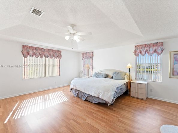 1008 NW 180th Ave, Pembroke Pines FL 33029