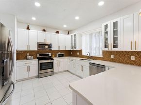 1008 NW 180th Ave, Pembroke Pines FL 33029