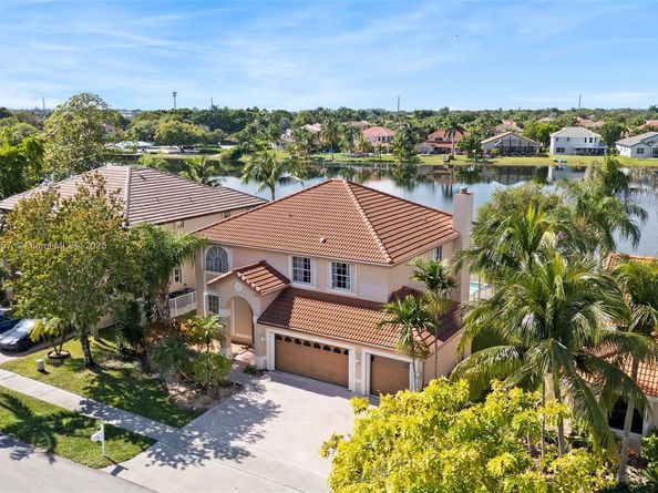 1008 NW 180th Ave, Pembroke Pines FL 33029