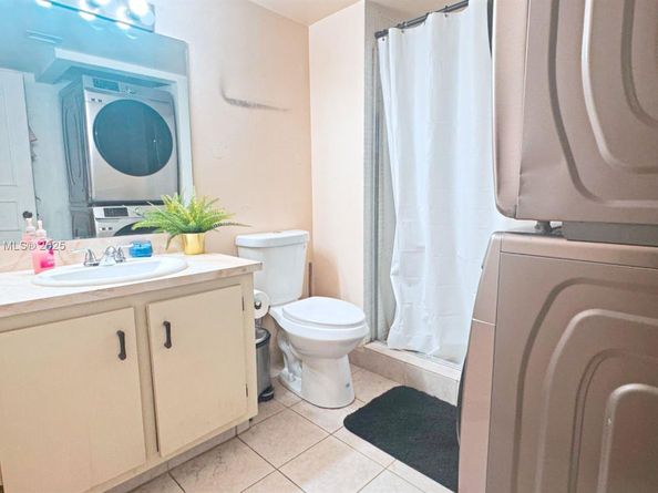 296 Racquet Club Rd 104, Weston FL 33326
