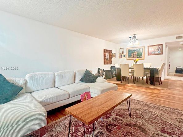 296 Racquet Club Rd 104, Weston FL 33326