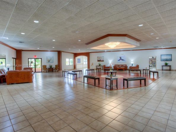 296 Racquet Club Rd 104, Weston FL 33326