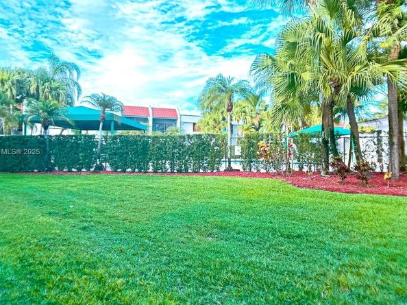 296 Racquet Club Rd 104, Weston FL 33326