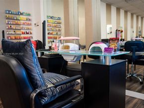 296 Racquet Club Rd 104, Weston FL 33326