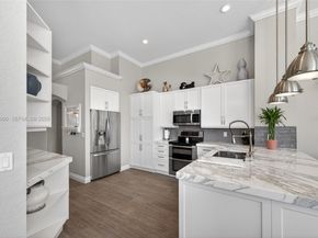 1776 Victoria Pointe Cir, Weston FL 33327
