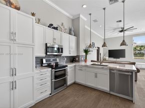 1776 Victoria Pointe Cir, Weston FL 33327