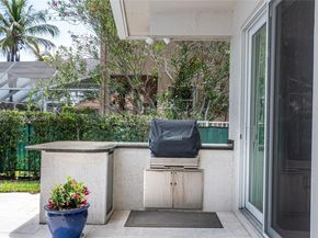 1776 Victoria Pointe Cir, Weston FL 33327