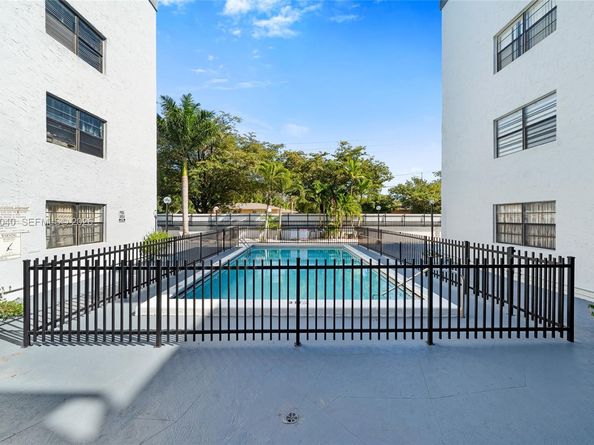 13500 NE 3rd Ct 325, North Miami FL 33161