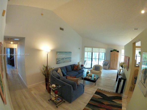 5800 Coach House Cir E, Boca Raton FL 33486