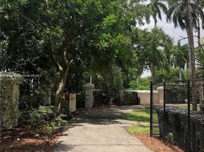 5800 Coach House Cir E, Boca Raton FL 33486