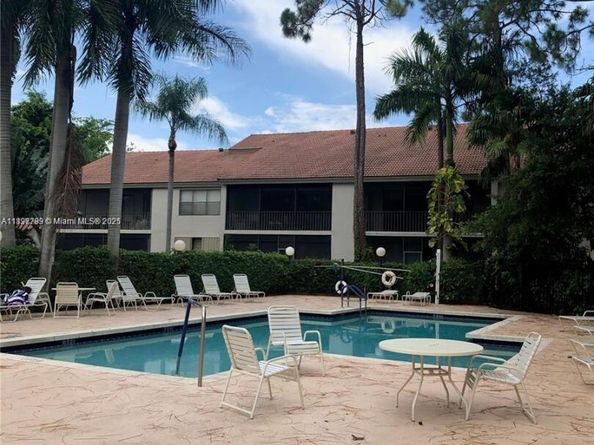 5800 Coach House Cir E, Boca Raton FL 33486