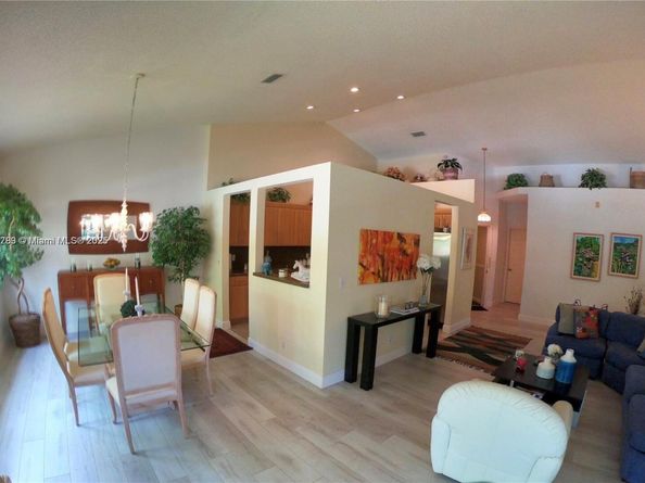 5800 Coach House Cir E, Boca Raton FL 33486