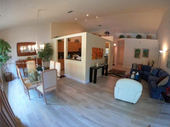 5800 Coach House Cir E, Boca Raton FL 33486
