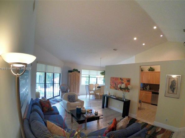 5800 Coach House Cir E, Boca Raton FL 33486
