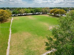567 Live Oak Ln, Weston FL 33327