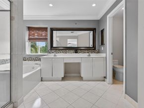 567 Live Oak Ln, Weston FL 33327