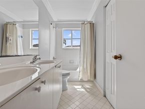 567 Live Oak Ln, Weston FL 33327