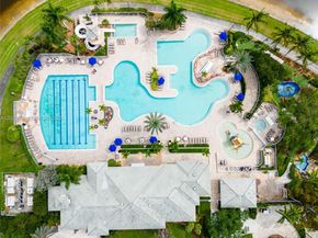 567 Live Oak Ln, Weston FL 33327