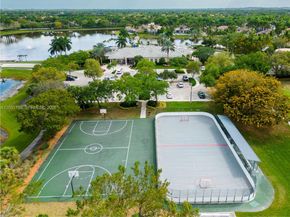 567 Live Oak Ln, Weston FL 33327