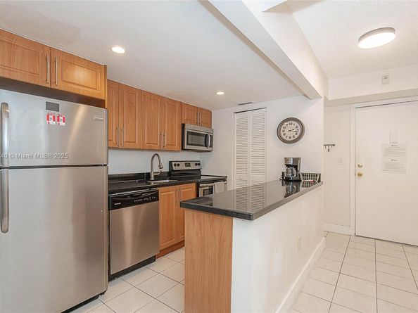 201 178th Dr 426, Sunny Isles Beach FL 33160