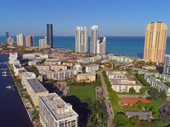 201 178th Dr 426, Sunny Isles Beach FL 33160