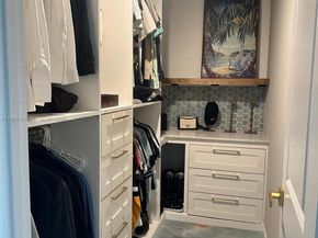 5689 Mentmore Dr, Mangonia Park FL 33407