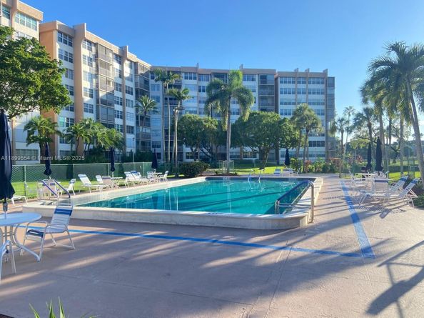 1200 Saint Charles Pl 321, Pembroke Pines FL 33026