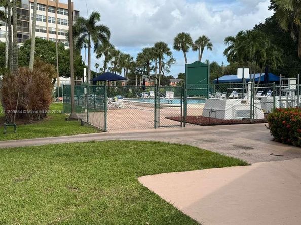 1200 Saint Charles Pl 321, Pembroke Pines FL 33026