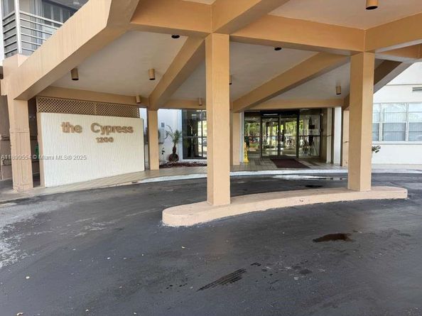 1200 Saint Charles Pl 321, Pembroke Pines FL 33026